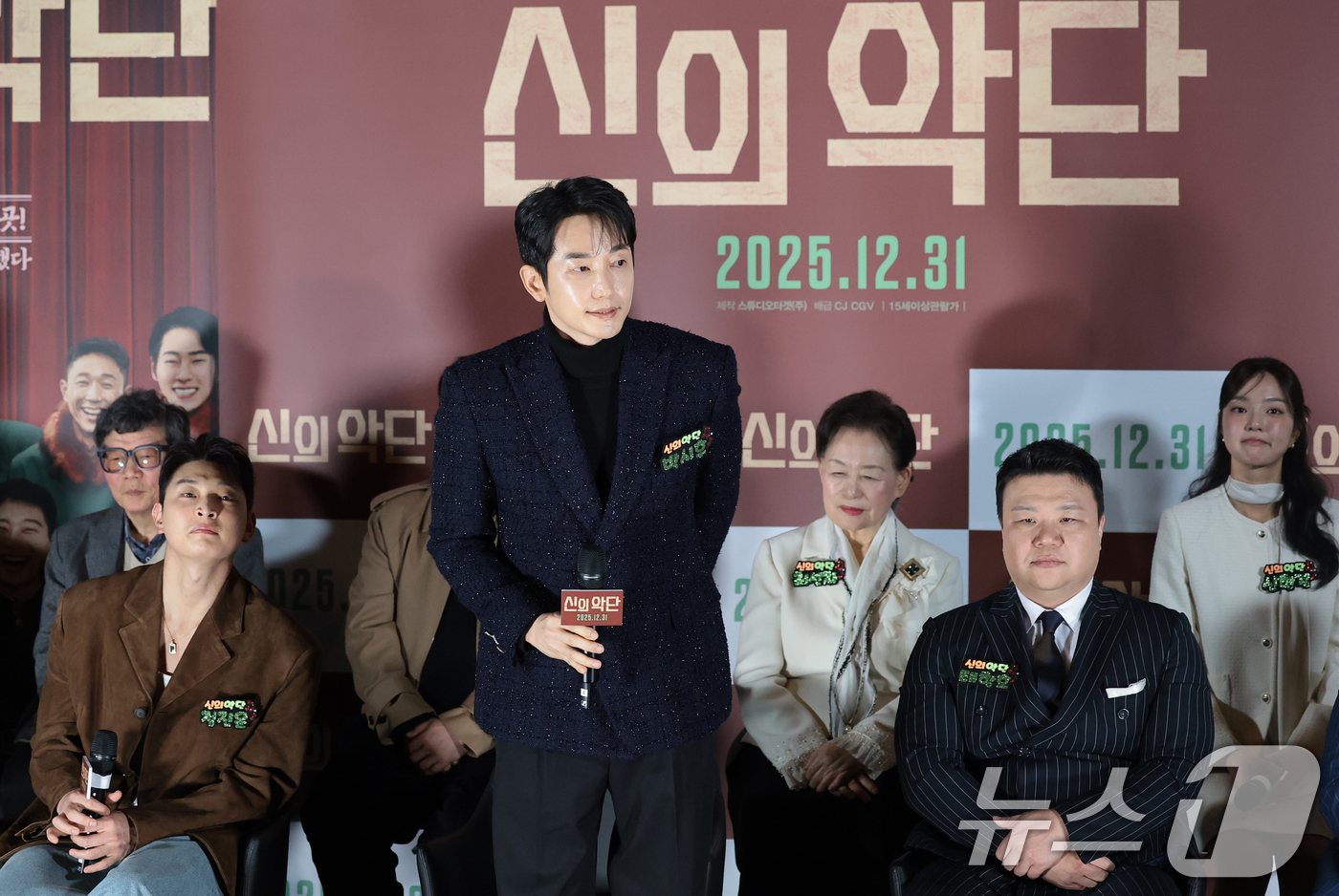 (서울=뉴스1) 권현진 기자 = 배우 박시후가 8일 오전 서울 용산구 용산아이파크몰 CGV에서 열린 영화 '신의악단'(감독 김형협) 제작보고회에 참석해 최근 불거진 '가정파탄' 의 …