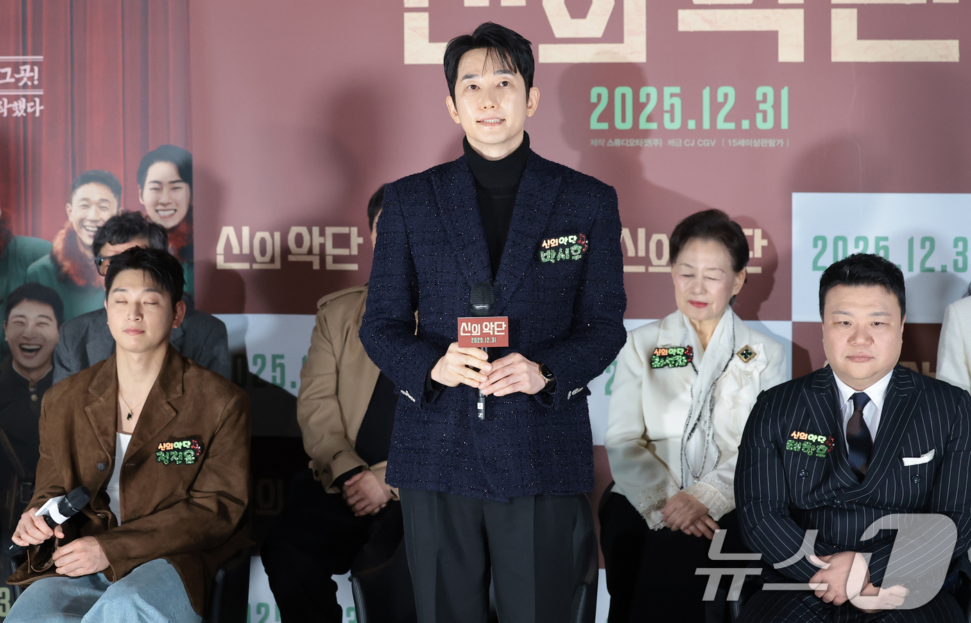 (서울=뉴스1) 권현진 기자 = 배우 박시후가 8일 오전 서울 용산구 용산아이파크몰 CGV에서 열린 영화 '신의악단'(감독 김형협) 제작보고회에 참석해 최근 불거진 '가정파탄' 의 …