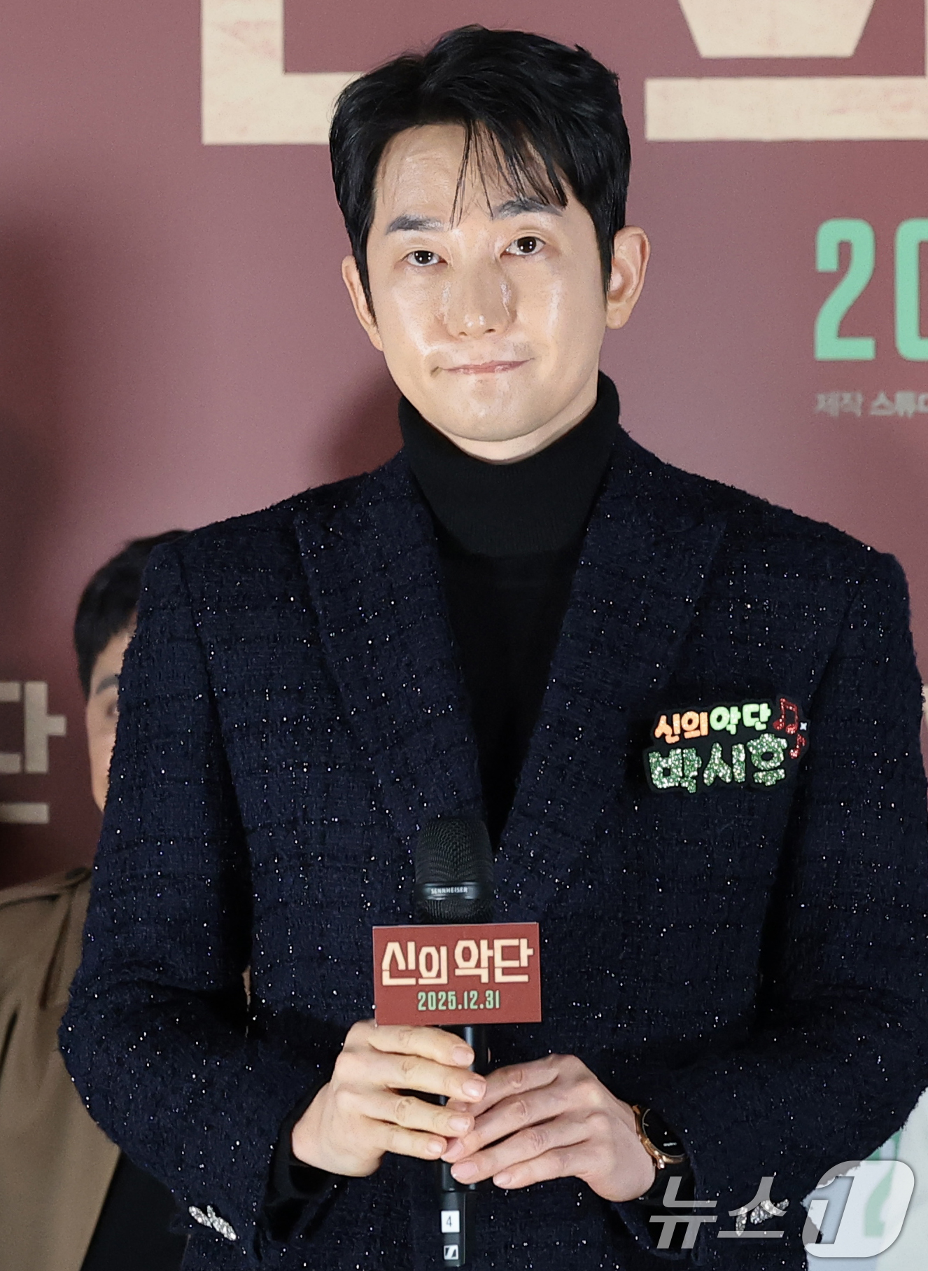 (서울=뉴스1) 권현진 기자 = 배우 박시후가 8일 오전 서울 용산구 용산아이파크몰 CGV에서 열린 영화 '신의악단'(감독 김형협) 제작보고회에 참석해 최근 불거진 '가정파탄' 의 …