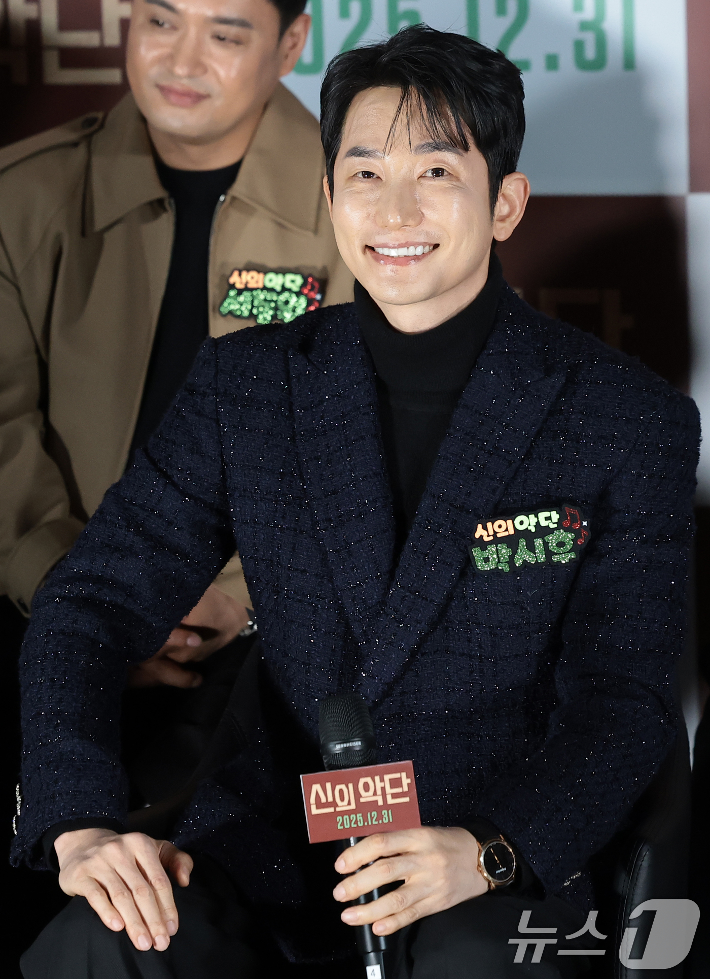 (서울=뉴스1) 권현진 기자 = 배우 박시후가 8일 오전 서울 용산구 용산아이파크몰 CGV에서 열린 영화 '신의악단'(감독 김형협) 제작보고회에 참석해 미소를 짓고 있다.'신의악단 …