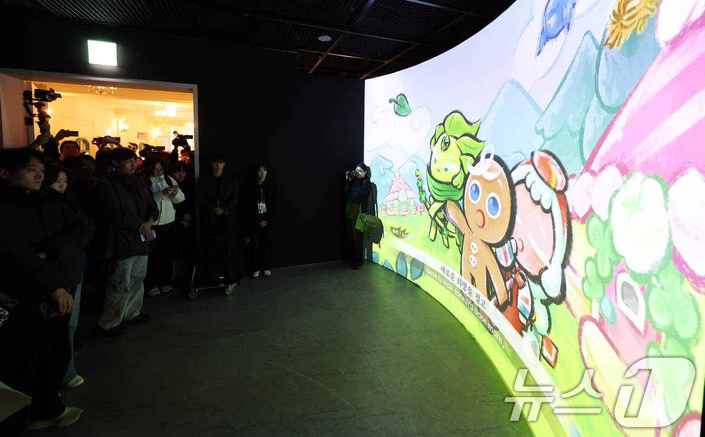 (서울=뉴스1) 김명섭 기자 = 8일 서울 중구 덕수궁 돈덕전에서 열린 국가유산청과 데브시스터즈 공동주최 제2회 국가유산의 날 기념 특별전 '쿠키런: 사라진 국가유산을 찾아서' 공 …