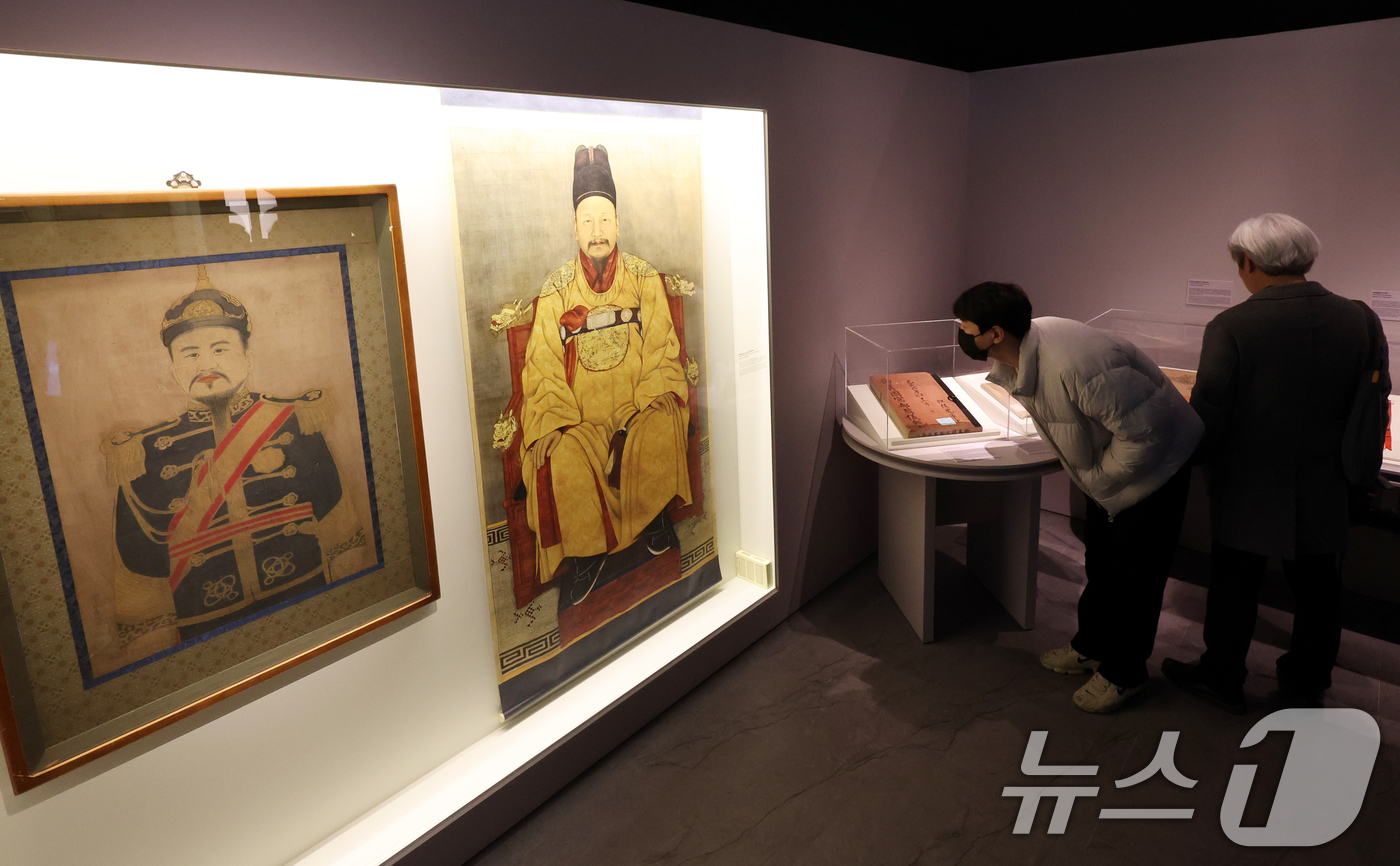 (서울=뉴스1) 김명섭 기자 = 8일 서울 중구 덕수궁 돈덕전에서 열린 국가유산청과 데브시스터즈 공동주최 제2회 국가유산의 날 기념 특별전 '쿠키런: 사라진 국가유산을 찾아서' 공 …