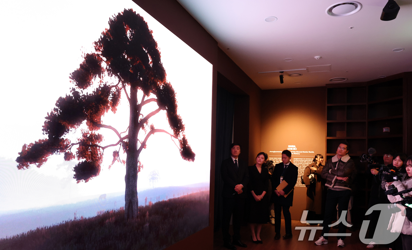 (서울=뉴스1) 김명섭 기자 = 8일 서울 중구 덕수궁 돈덕전에서 열린 국가유산청과 데브시스터즈 공동주최 제2회 국가유산의 날 기념 특별전 '쿠키런: 사라진 국가유산을 찾아서' 공 …