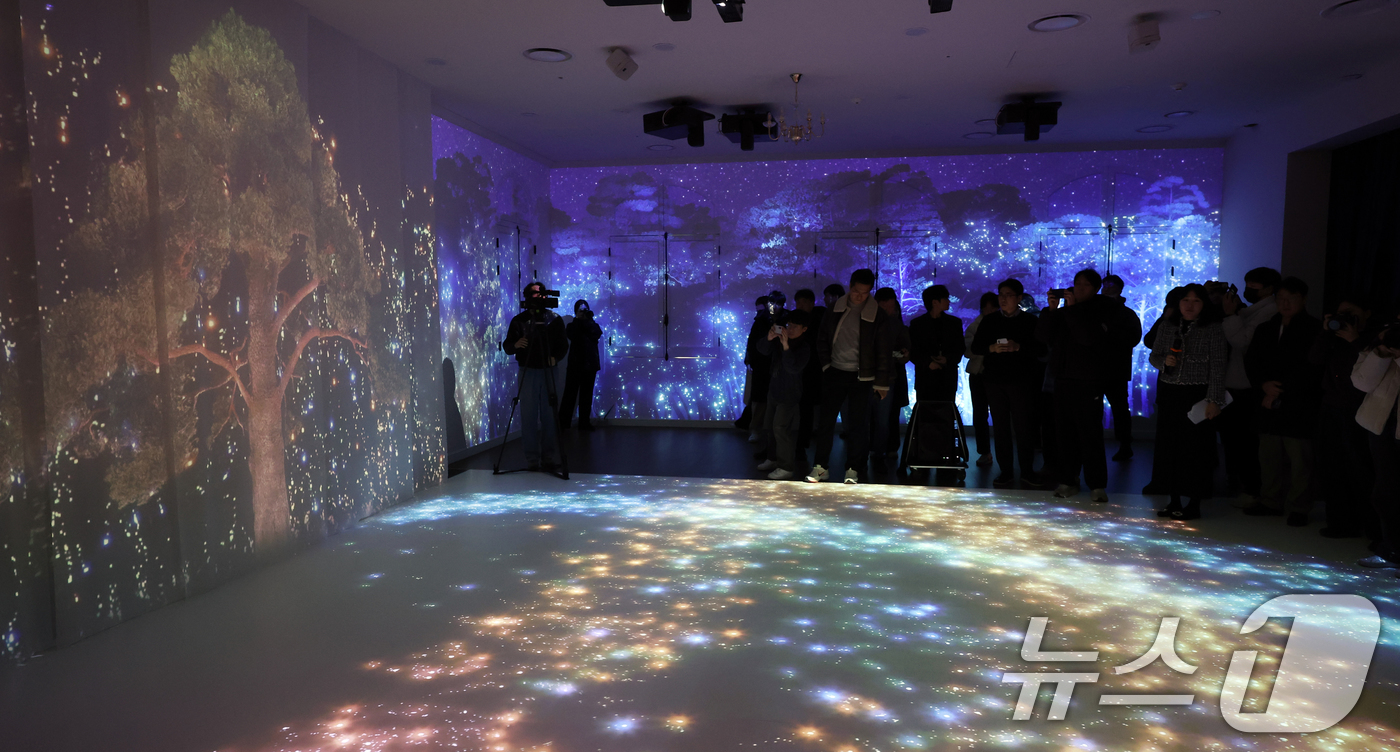 (서울=뉴스1) 김명섭 기자 = 8일 서울 중구 덕수궁 돈덕전에서 열린 국가유산청과 데브시스터즈 공동주최 제2회 국가유산의 날 기념 특별전 '쿠키런: 사라진 국가유산을 찾아서' 공 …