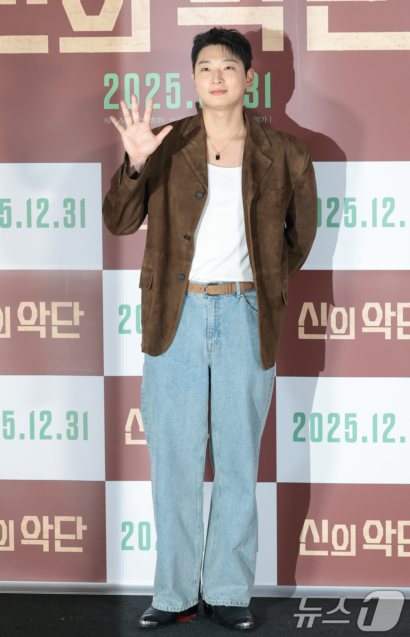 (서울=뉴스1) 권현진 기자 = 배우 정진운이 8일 오전 서울 용산구 용산아이파크몰 CGV에서 열린 영화 '신의악단'(감독 김형협) 제작보고회에 참석해 포즈를 취하고 있다.'신의악 …