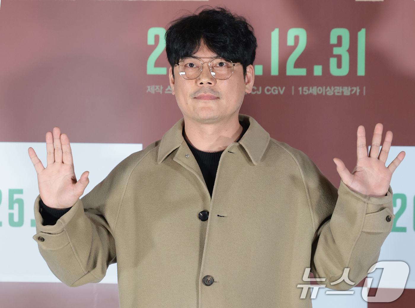 (서울=뉴스1) 권현진 기자 = 배우 강승완이 8일 오전 서울 용산구 용산아이파크몰 CGV에서 열린 영화 '신의악단'(감독 김형협) 제작보고회에 참석해 포즈를 취하고 있다.'신의악 …