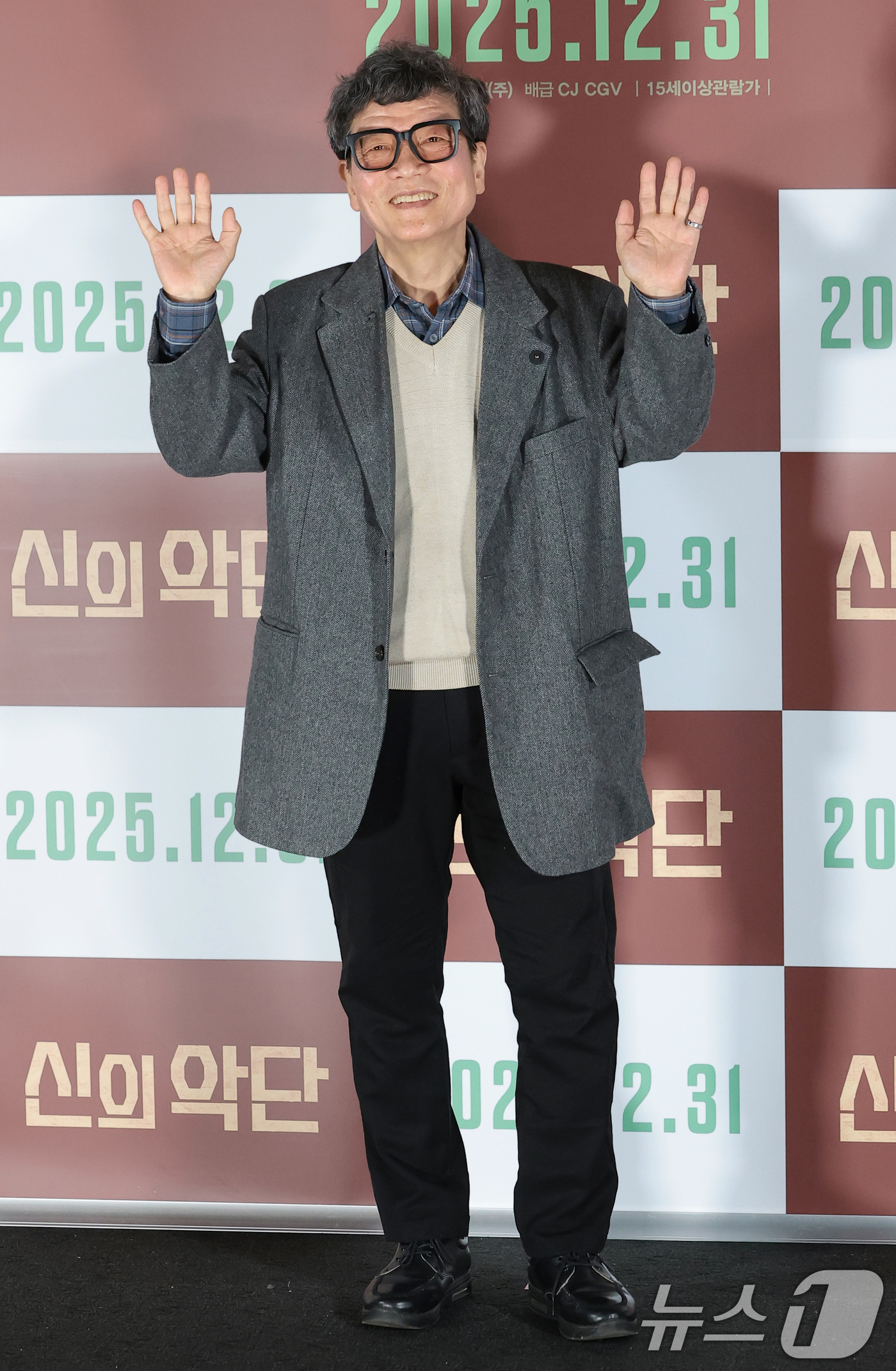 (서울=뉴스1) 권현진 기자 = 배우 문경민이 8일 오전 서울 용산구 용산아이파크몰 CGV에서 열린 영화 '신의악단'(감독 김형협) 제작보고회에 참석해 포즈를 취하고 있다.'신의악 …