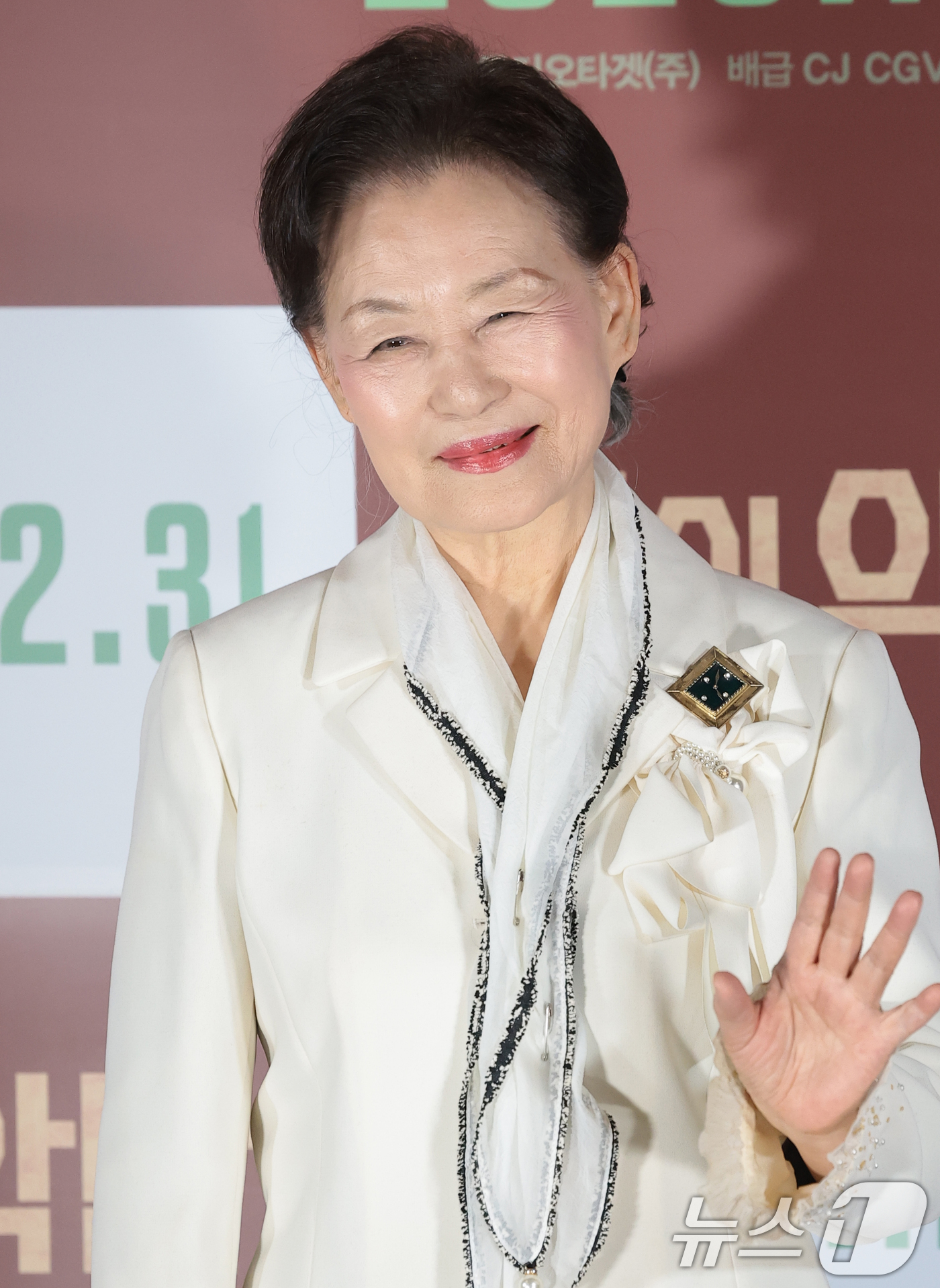 (서울=뉴스1) 권현진 기자 = 배우 최선자가 8일 오전 서울 용산구 용산아이파크몰 CGV에서 열린 영화 '신의악단'(감독 김형협) 제작보고회에 참석해 포즈를 취하고 있다.'신의악 …