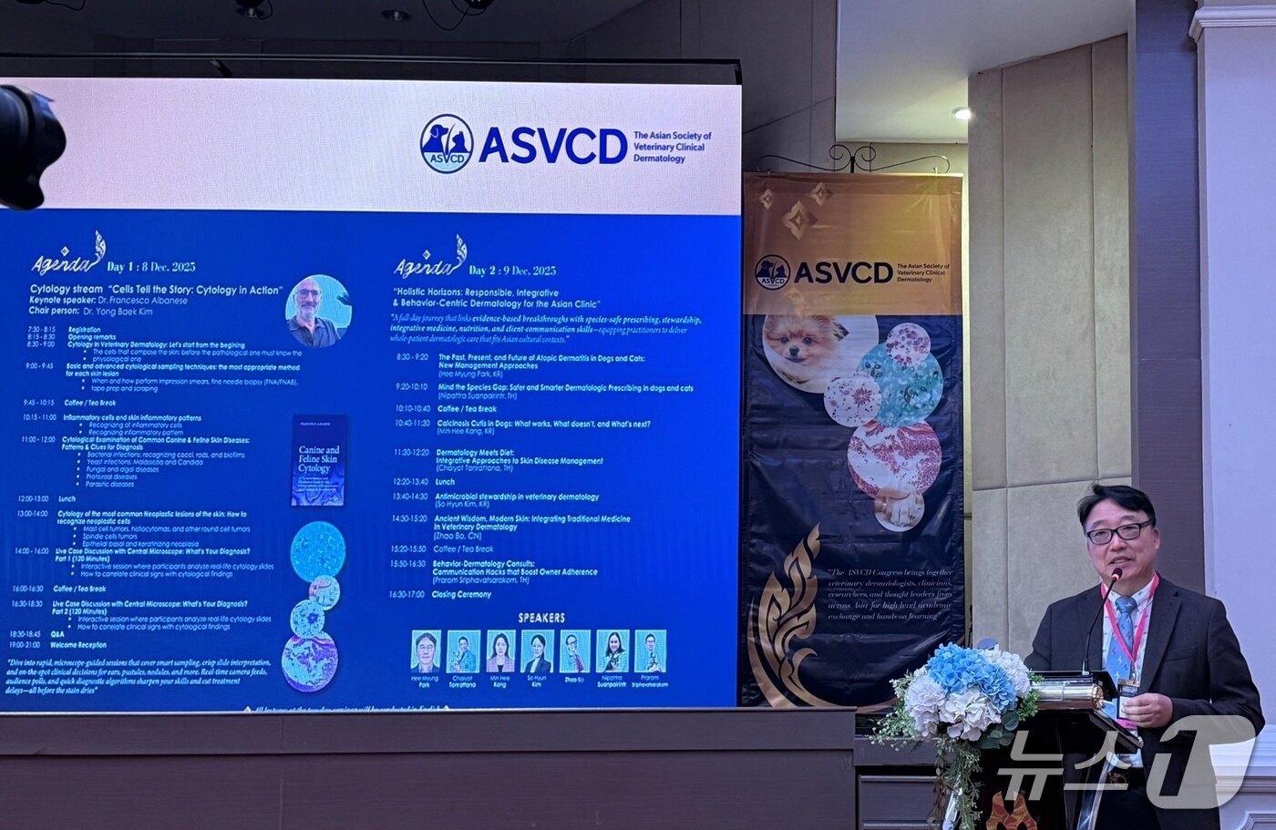 본문 이미지 - 김용백 서울대학교 교수가 8일 태국 방콕에서 열린 &#39;제7회 ASVCD 콩그레스 2025&#39;에서 인사말을 하고 있다&#40;학회 제공&#41;. ⓒ 뉴스1