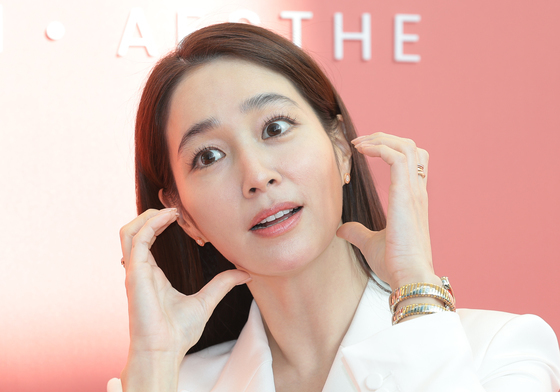 이민정, 사랑스러운 하트