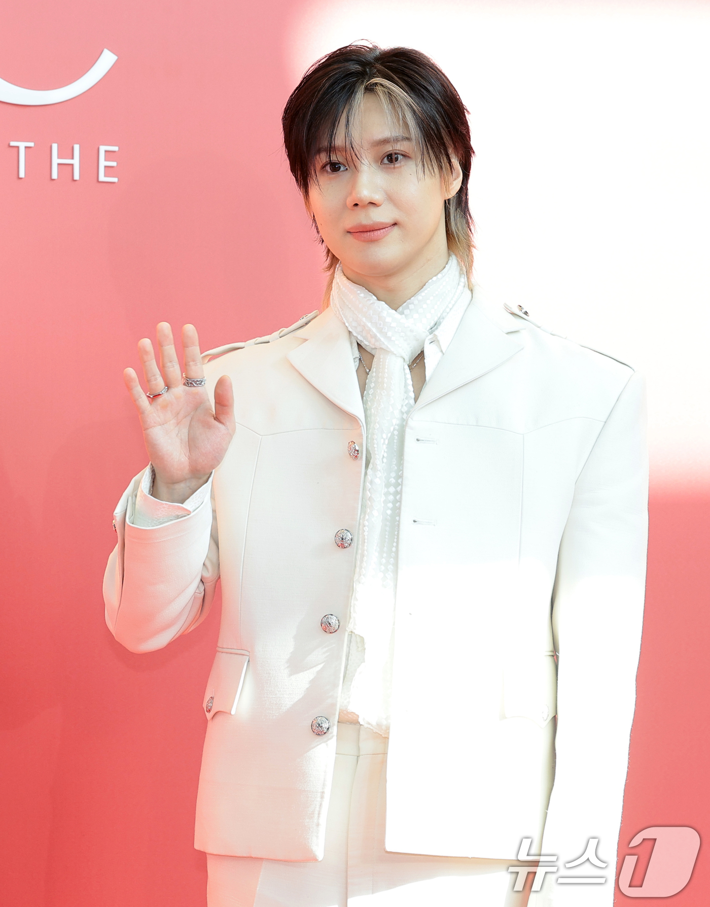 (서울=뉴스1) 권현진 기자 = 샤이니 태민이 8일 서울 영등포구 FKI 타워 컨퍼런스센터에서 열린 코스메틱 브랜드 AHC 신제품 ‘풀 리프트 아이크림 포 페이스 론칭 행사에서 포 …