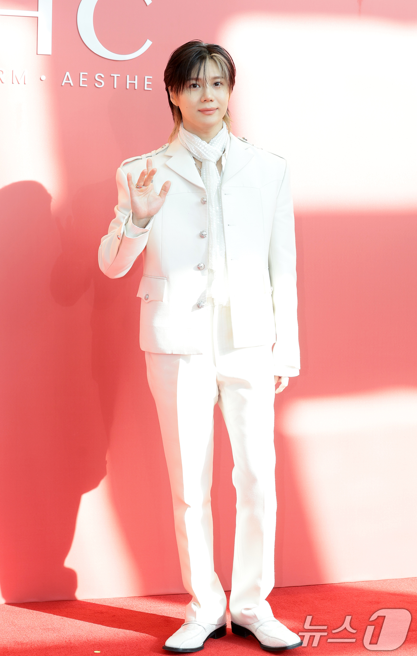 (서울=뉴스1) 권현진 기자 = 샤이니 태민이 8일 서울 영등포구 FKI 타워 컨퍼런스센터에서 열린 코스메틱 브랜드 AHC 신제품 ‘풀 리프트 아이크림 포 페이스 론칭 행사에서 포 …