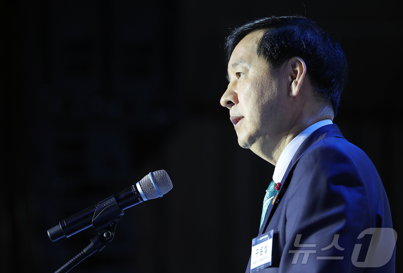 (서울=뉴스1) 김성진 기자 = 구윤철 경제부총리 겸 기획재정부 장관이 8일 서울 여의도 페어몬트 호텔에서 열린 2025 미래전략 콘퍼런스에서 개회사를 하고 있다. 2025.12. …