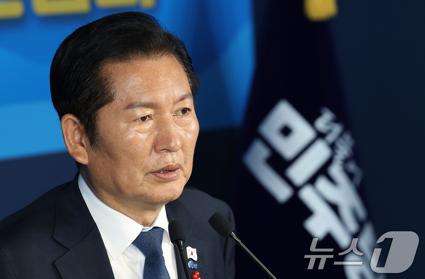 (서울=뉴스1) 오대일 기자 = 정청래 더불어민주당 대표가 8일 오후 서울 영등포구 중앙당사에서 열린 전국노인위원회 임명장 수여식에서 인사말을 하고 있다. 2025.12.8/뉴스1 …