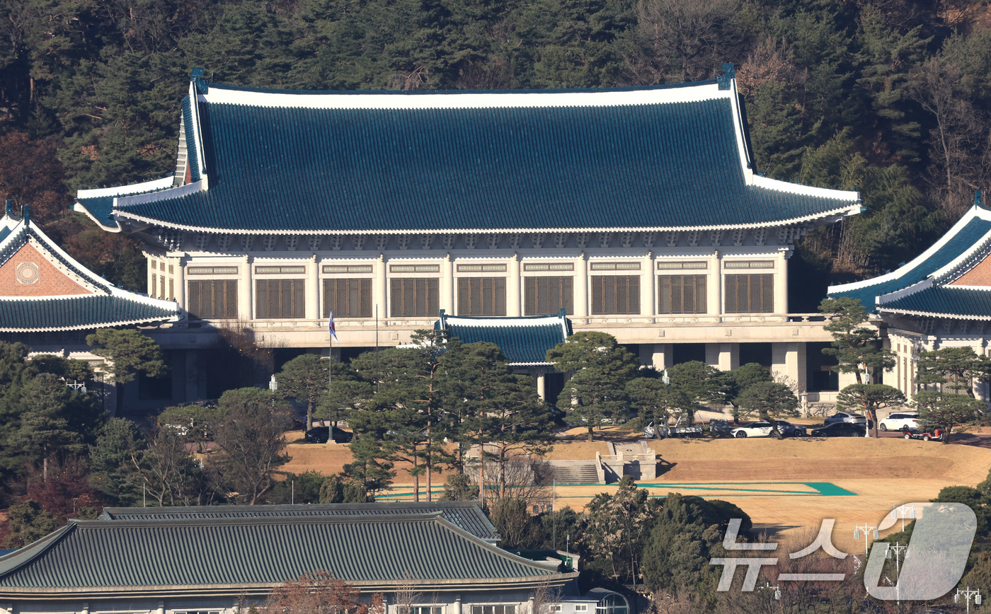 (서울=뉴스1) 임세영 기자 = 대통령실이 용산 대통령 집무실을 청와대로 옮기는 작업을 8일 본격적으로 시작했다.대통령실은 순차적으로 이사하며, 이전 작업은 이달 말 완료될 예정이 …