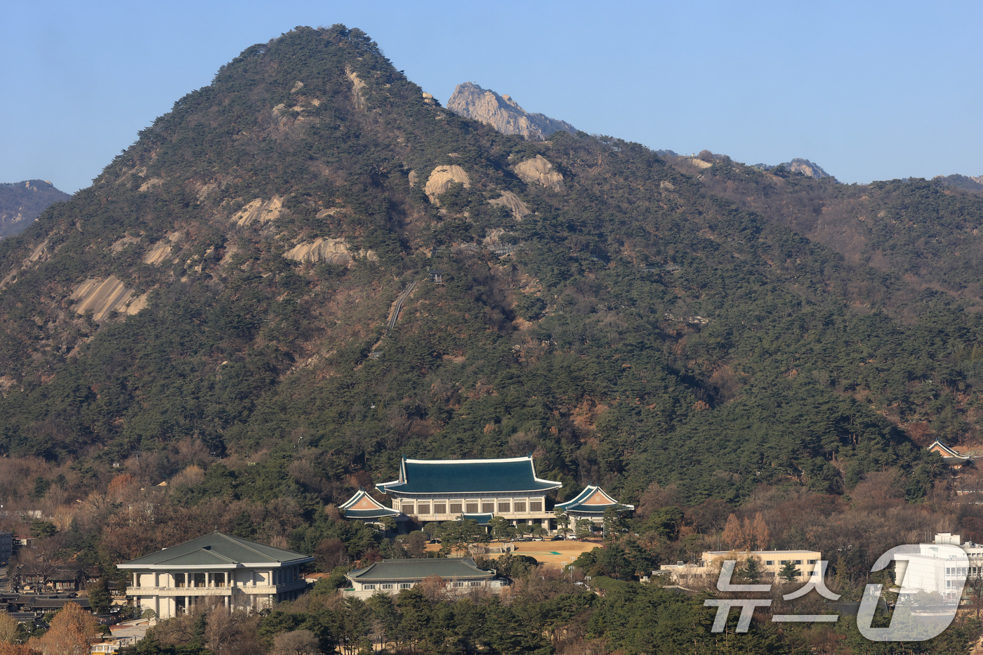 (서울=뉴스1) 임세영 기자 = 대통령실이 용산 대통령 집무실을 청와대로 옮기는 작업을 8일 본격적으로 시작했다.대통령실은 순차적으로 이사하며, 이전 작업은 이달 말 완료될 예정이 …