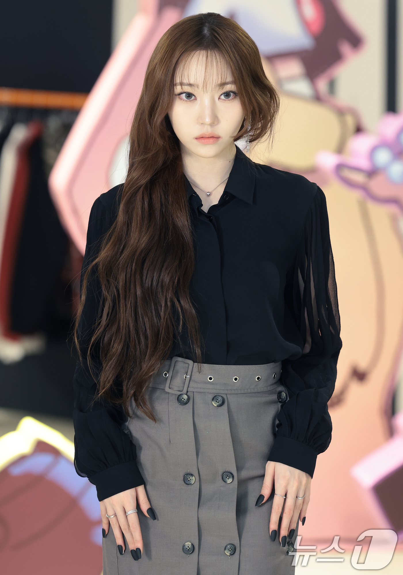 (서울=뉴스1) 권현진 기자 = 그룹 올데이 프로젝트 영서가 8일 오전 서울 성동구 에스팩토리에서 열린 첫 EP 타이틀곡 'LOOK AT ME'(룩앳미) 팝업스토어 오픈 행사에 참 …