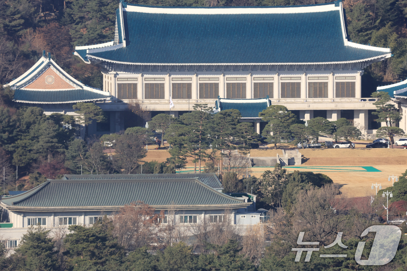 (서울=뉴스1) 임세영 기자 = 대통령실이 용산 대통령 집무실을 청와대로 옮기는 작업을 8일 본격적으로 시작했다.대통령실은 순차적으로 이사하며, 이전 작업은 이달 말 완료될 예정이 …