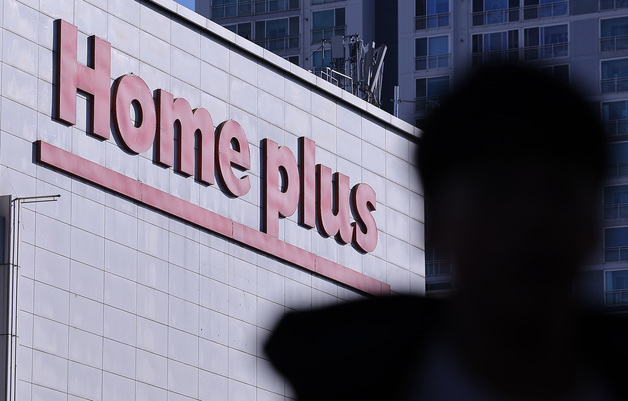 주인 못 찾은 홈플러스, 삼양식품·아모레 납품 중단