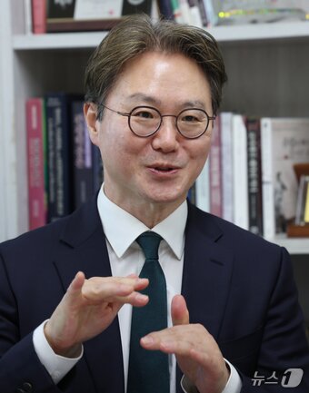 본문 이미지 - 이훈 한양대 관광학부 교수(국회관광산업포럼 공동대표)가 서울 성동구 한양대학교에서 뉴스1과 인터뷰를 하고 있다. ⓒ News1 김명섭 기자