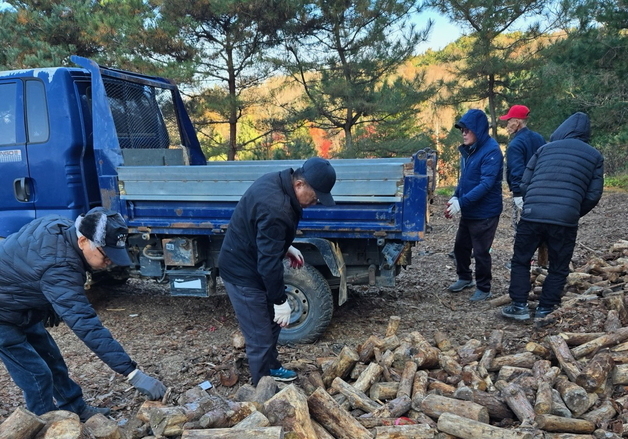 "산림자원 재활용" 보은군 사랑의 땔감 나눔 실천