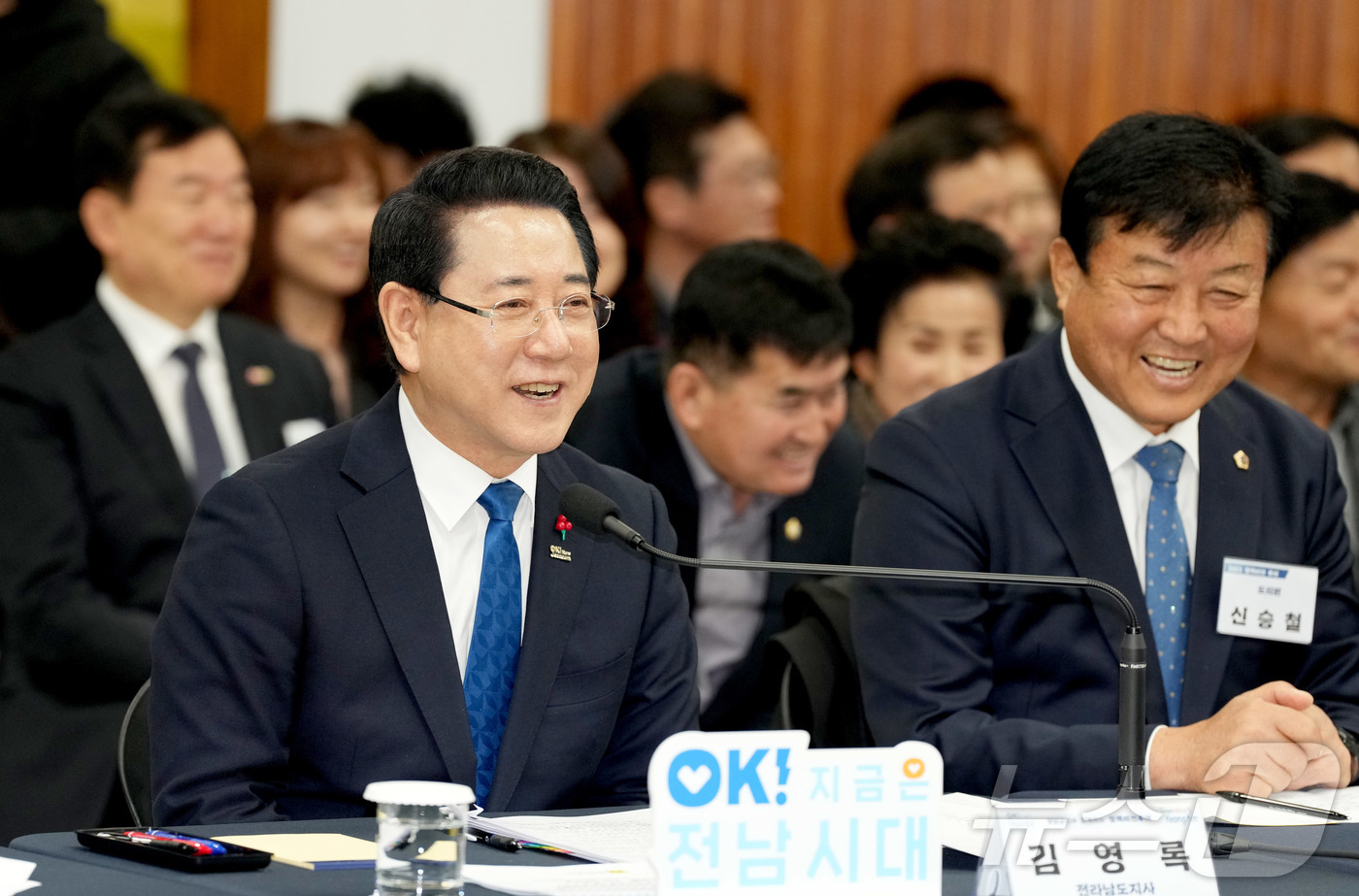 (무안=뉴스1) 전원 기자 = 김영록 전라남도지사가 8일 영암군민회관 대회의실에서 열린 ‘영암군 정책비전 투어’ 행사에서 인사말을 하고 있다.(전남도 제공. 재판매 및 DB금지) …