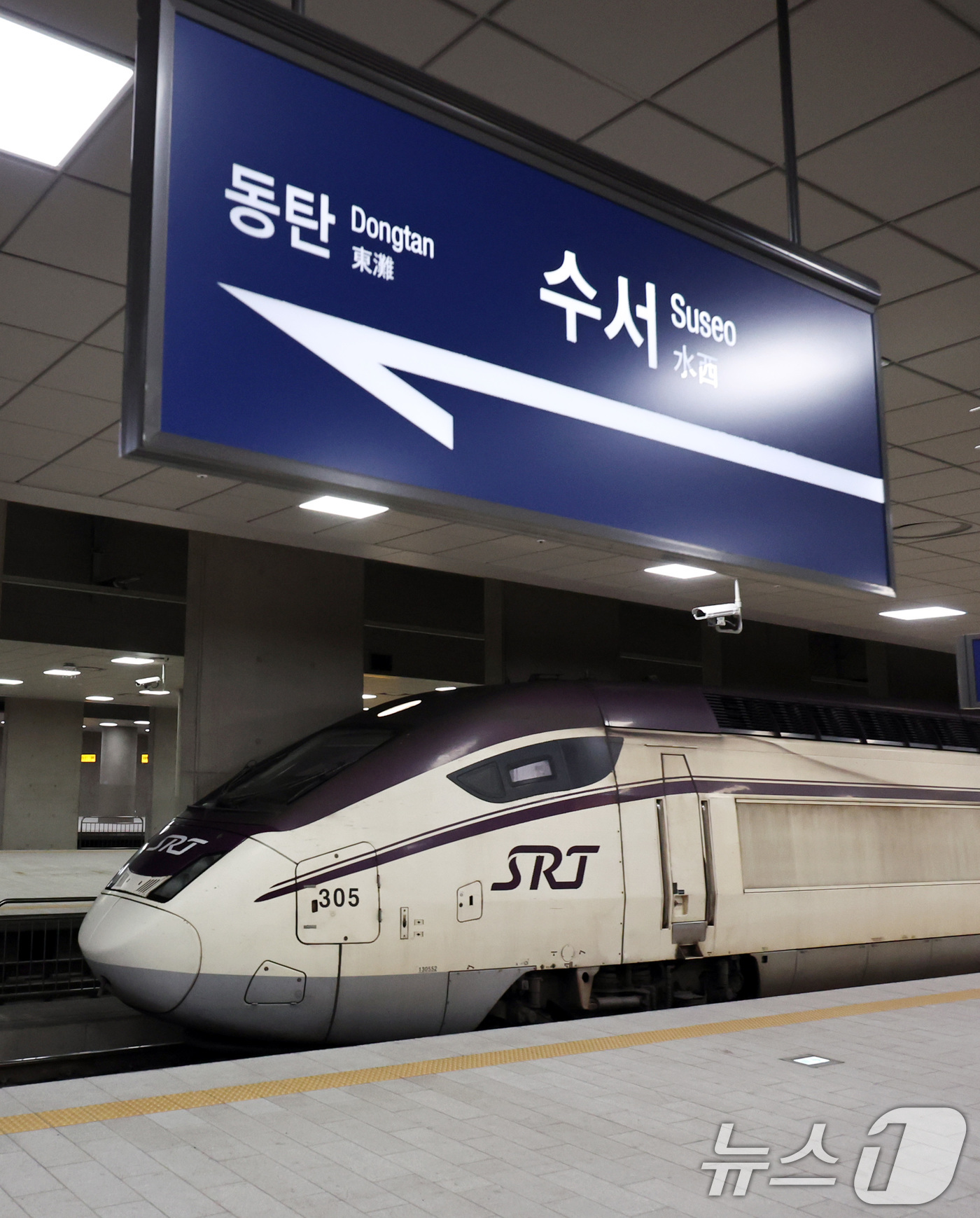 (서울=뉴스1) 구윤성 기자 = 정부가 이원화된 고속철도 KTX와 SRT를 내년 말까지 통합하는 방안을 추진한다.정부는 우선 내년 3월부터 서울발 KTX-1(20량, 955석) 등 …