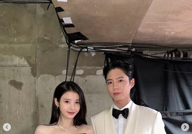 아이유·박보검, 베스트 커플의 얼굴 복지…언제봐도 좋은 '투샷' [N컷]