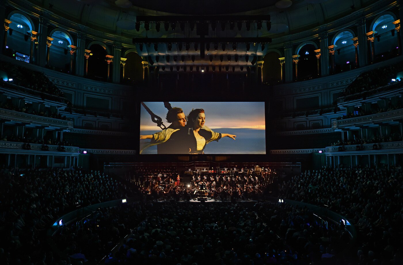 본문 이미지 - 영화 &#39;타이타닉&#39; 공연 실황 모습ⓒPaul Sander&#40;아트앤아티스트 제공&#41;