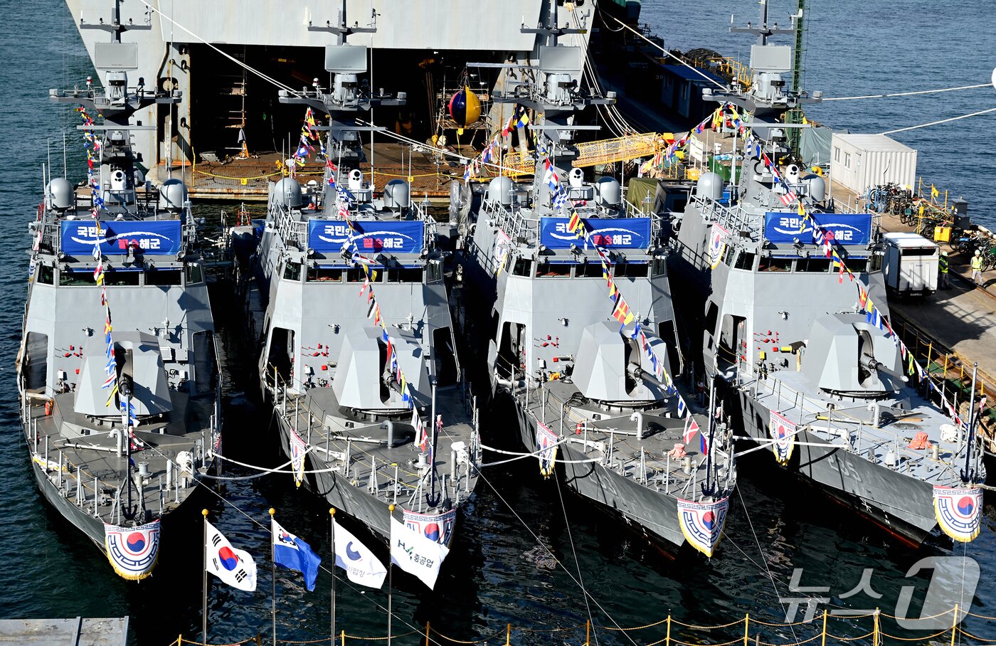 본문 이미지 - 위용드러낸 해군 신형 고속정 &#40;HJ중공업 제공. 재판매 및 DB금지&#41;