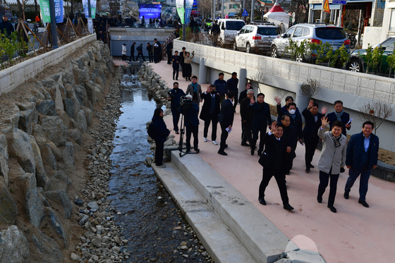 포항판 청계천 길을 따라