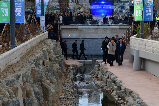 학산천 생태하천길 따라서