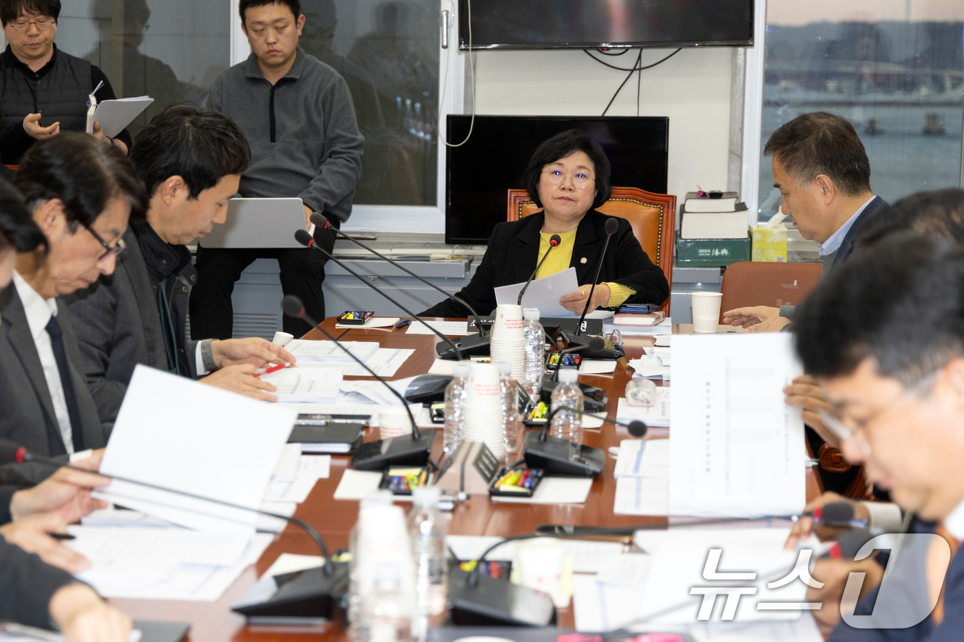 (서울=뉴스1) 이승배 기자 = 8일 서울 여의도 국회에서 열린 제429회국회(정기회) 과학기술정보방송통신위원회 제5차 정보통신방송법안심사소위원회에서 김현 소위원장이 회의를 주재하 …