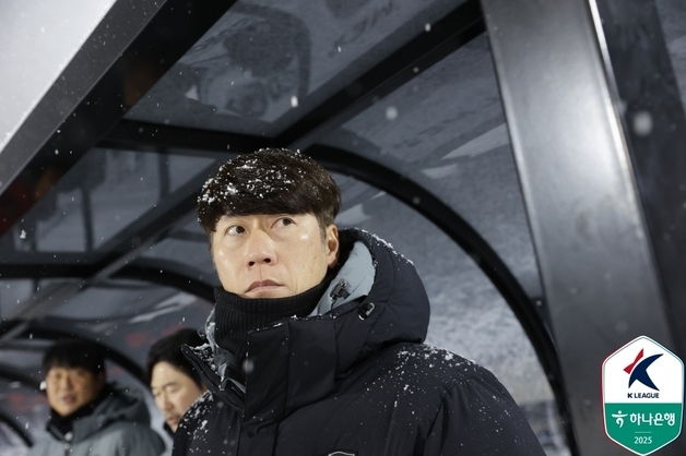 '잔류 도전' 김은중 감독, '득점왕' 싸박 선발 제외…"팀을 위한 결정"