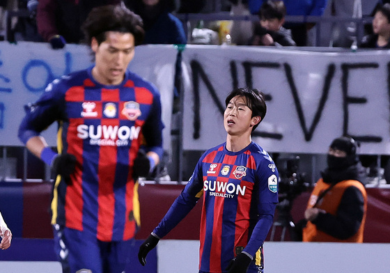 아쉬워하는 윤빛가람