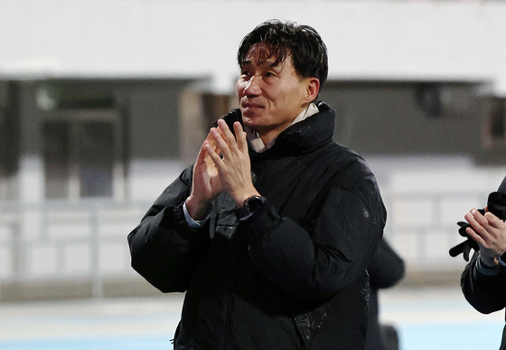 눈시울 붉힌 이영민 감독