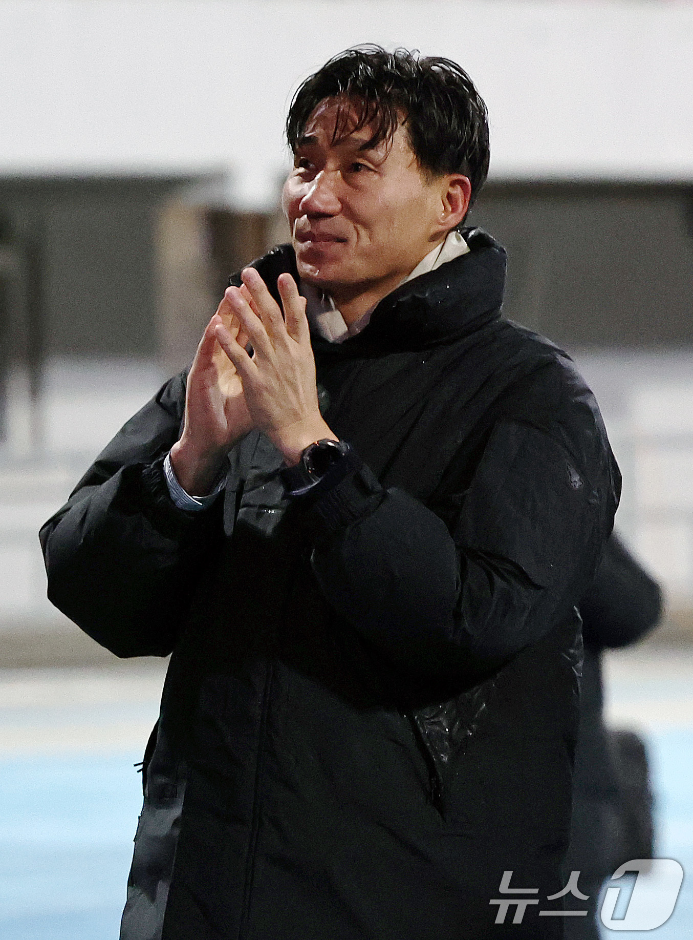 (수원=뉴스1) 구윤성 기자 = 이영민 부천FC 감독이 8일 오후 경기 수원시 장안구 수원종합경기장에서 열린 하나은행 K리그 승강 플레이오프(PO) 2차전 수원FC와 부천FC의 경 …