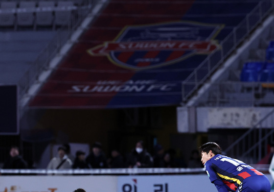 아쉬워하는 이용·윤빛가람