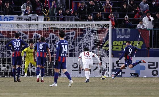 싸박, 후반 추가시간 페널티킥 골