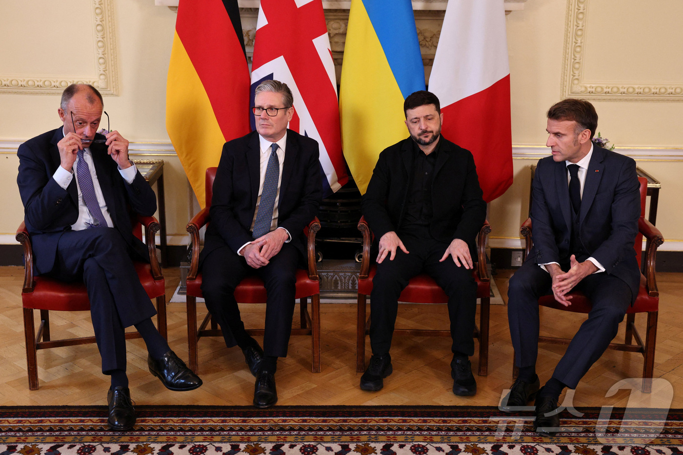 (런던 로이터=뉴스1) 김경민 기자 = 프리드리히 메르츠 독일 총리(왼쪽부터)와 키어 스타머 영국 총리, 볼로디미르 젤렌스키 우크라이나 대통령, 에마뉘엘 마크롱 프랑스 대통령이 8 …
