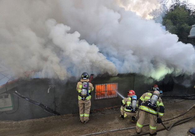 서천 단독주택서 불…인명피해 없어