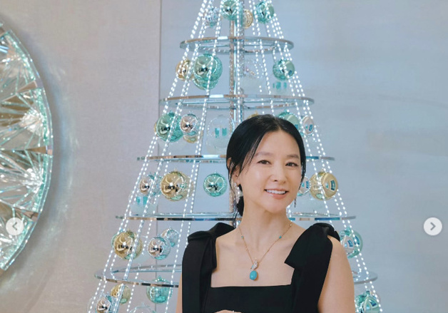 '54세' 이영애, 여전히 산소 같은 미모…보석보다 빛나는 백옥 피부