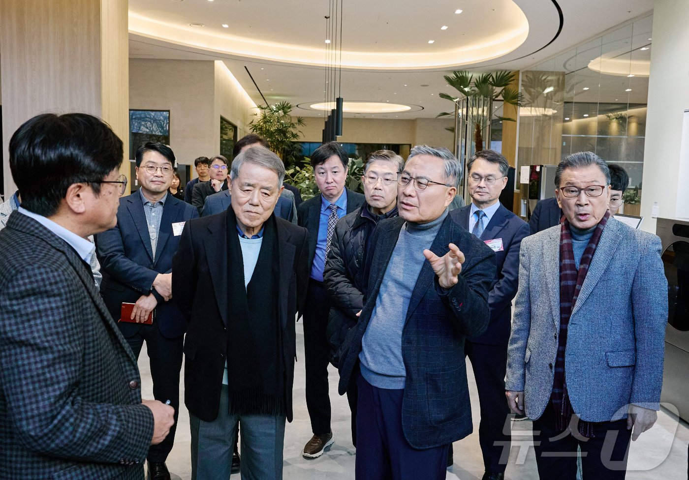 (서울=뉴스1) = LG전자는 지난 1975년 설립한 국내 민간기업 최초의 종합 연구소인 ‘가산 R&D 캠퍼스’가 설립 50주년을 맞이했다고 9일 밝혔다. 기념 행사에는 임직원은 …