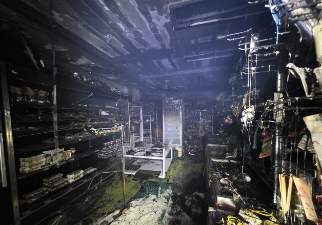 부산 양정동 3층짜리 상가 건물서 불…2명 대피