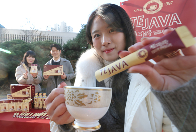 동아오츠카, 국내 최초 밀크티 '데자와' 분말스틱 출시