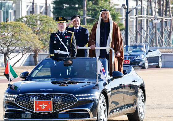 의장대 사열하는 안규백·모하메드 알 마즈루이 장관