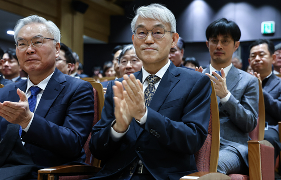 손뼉치는 천대엽 법원행정처장