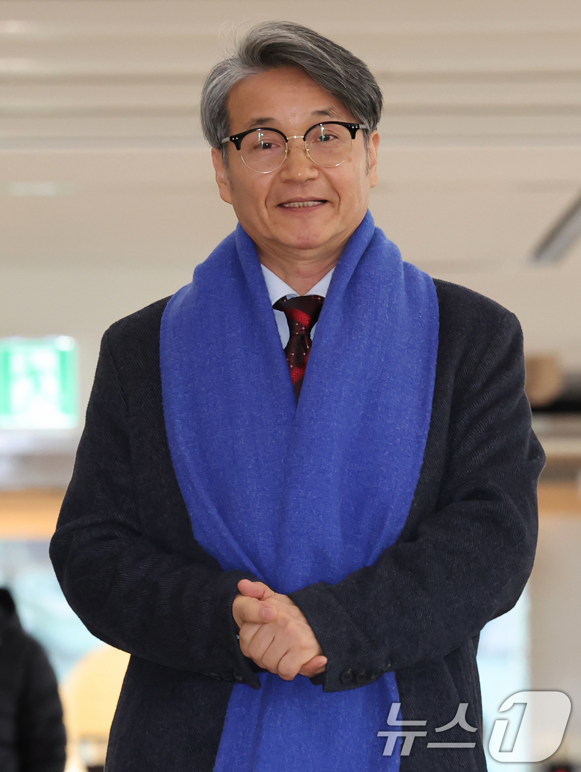 (서울=뉴스1) 장수영 기자 = 김건희 여사에게 명품 가방을 선물한 것으로 알려진 최재영 목사가 9일 오전 서울 종로구 광화문 KT 빌딩에 위치한 김건희 특검에 참고인 신분으로 출 …