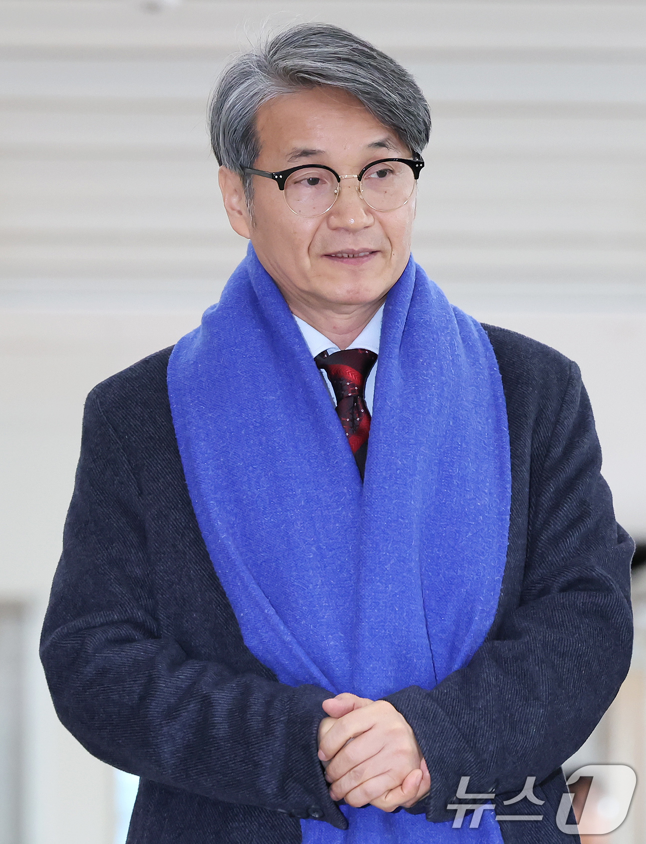 (서울=뉴스1) 장수영 기자 = 김건희 여사에게 명품 가방을 선물한 것으로 알려진 최재영 목사가 9일 오전 서울 종로구 광화문 KT 빌딩에 위치한 김건희 특검에 참고인 신분으로 출 …