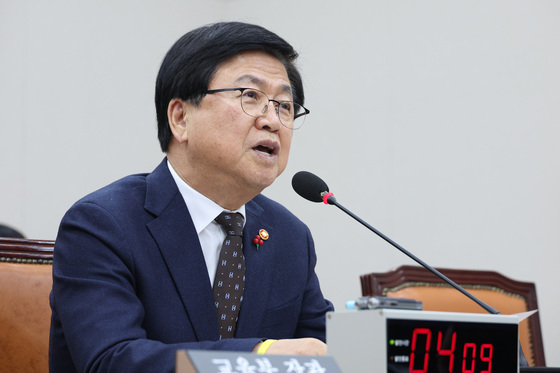 최교진 "수능 난이도 조절 실패 사실…평가원장 사퇴 예단 어려워"(종합)